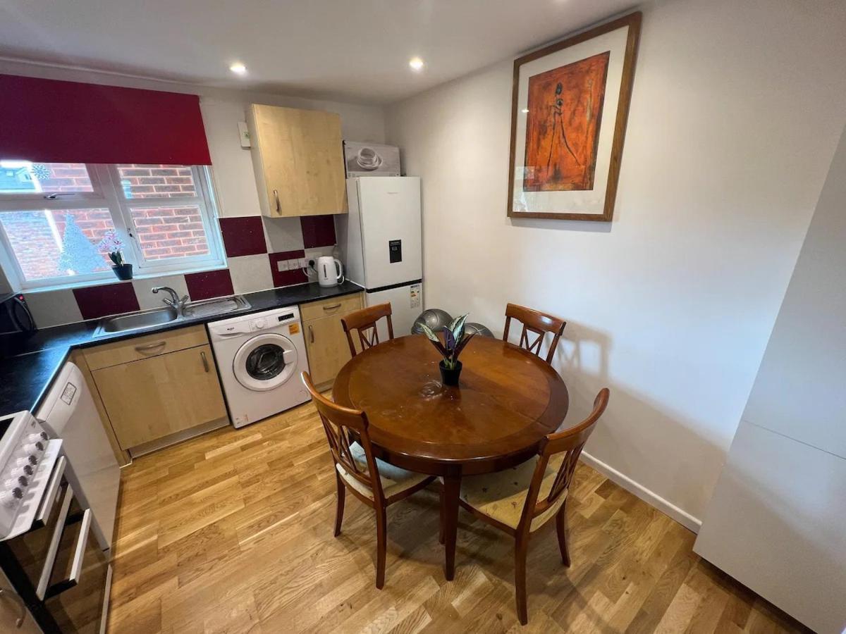Stylish Apartment In City Centre Oxford Eksteriør billede